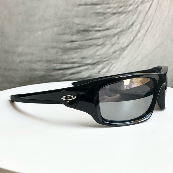 🕶️OAKLEY 🕶️ Valve Black Sunglasses OO9236 - Picture 6 of 15